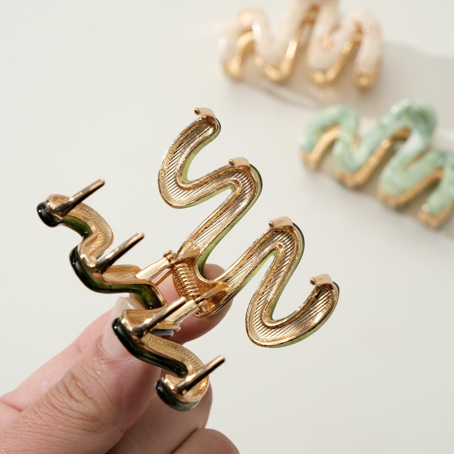 Willow Mini Garden Squiggle Metal Claw Clip - Mini