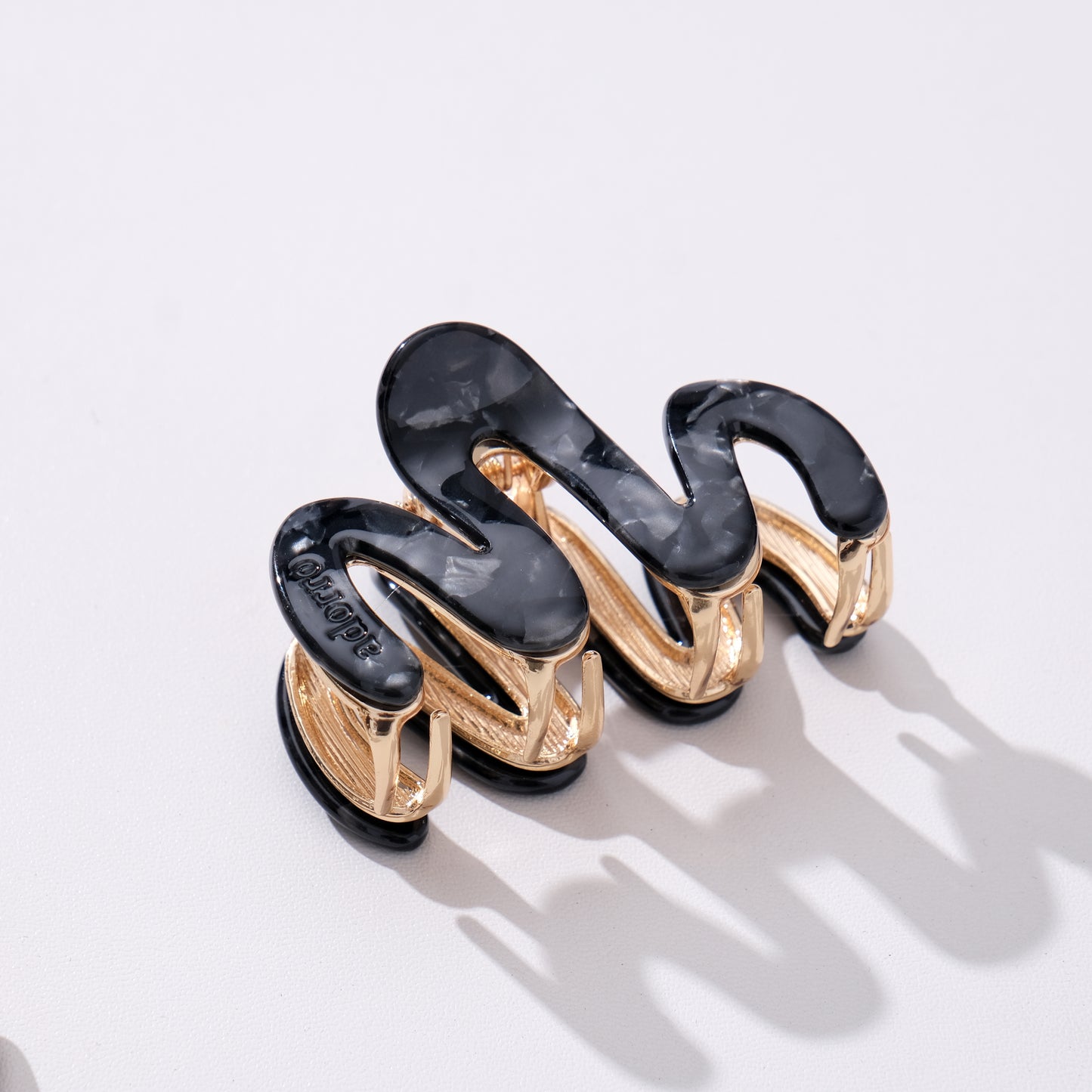 Willow Mini Vintage Snow | Mini Squiggle Metal Claw Clip