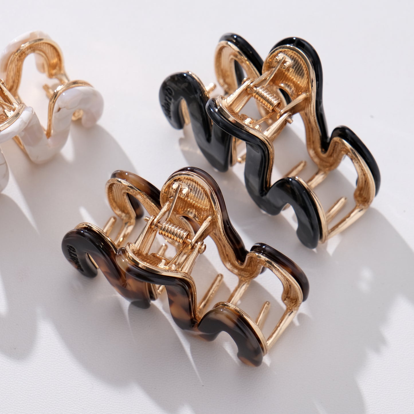 Willow Mini Vintage Snow | Mini Squiggle Metal Claw Clip