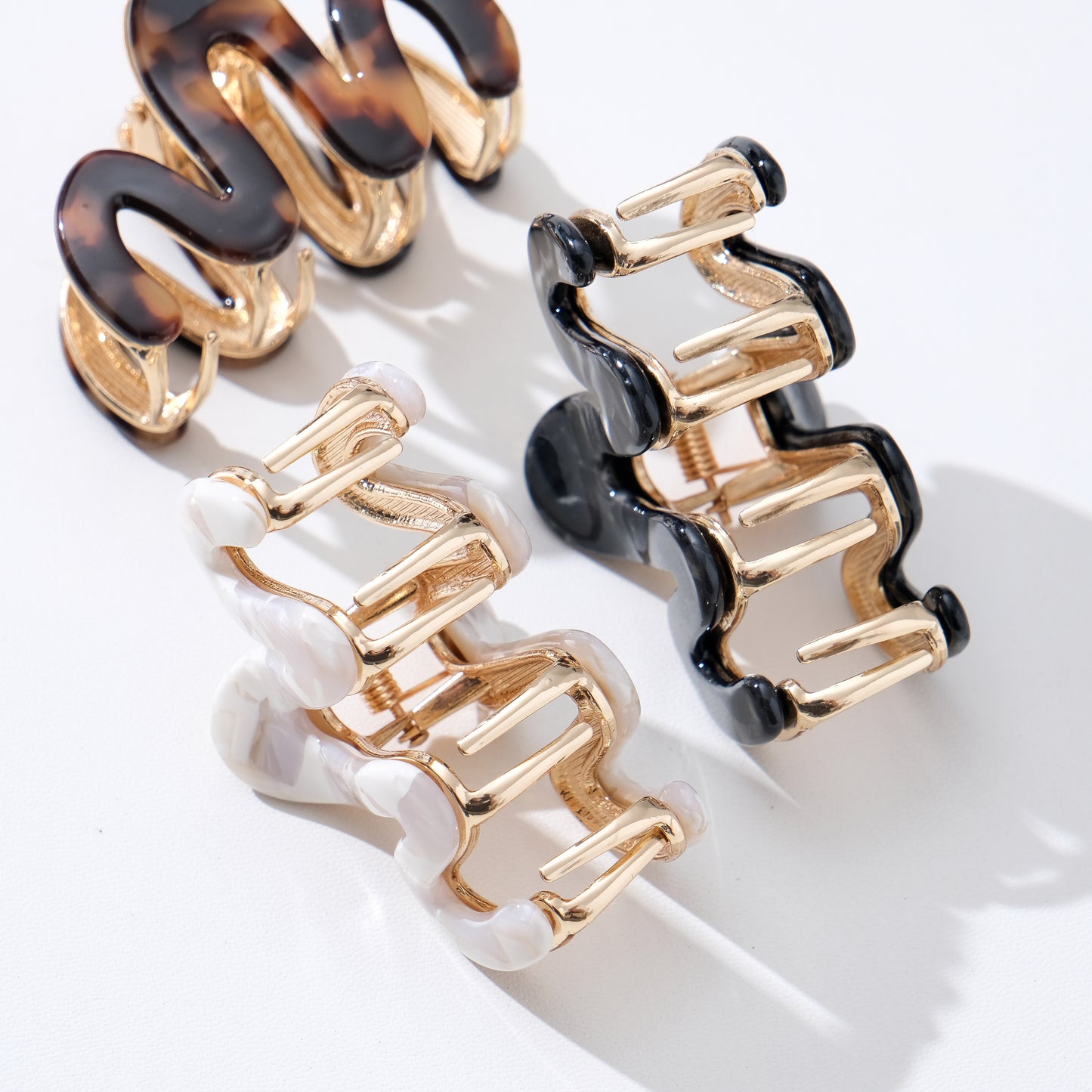 Willow Mini Vintage Snow | Mini Squiggle Metal Claw Clip